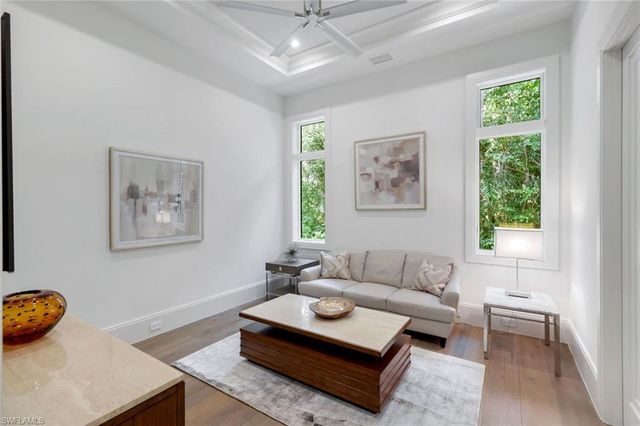 541 Whispering Pine CT, Naples, FL 34103