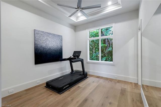 541 Whispering Pine CT, Naples, FL 34103