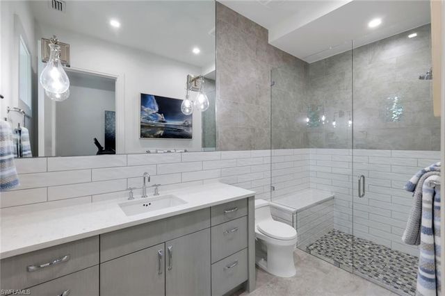 541 Whispering Pine CT, Naples, FL 34103