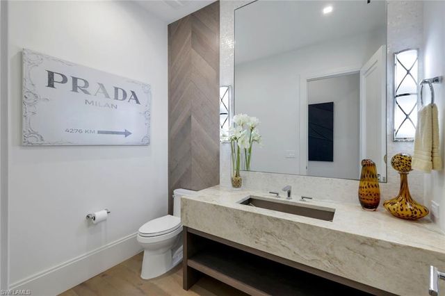 541 Whispering Pine CT, Naples, FL 34103