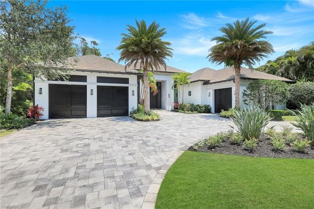 541 Whispering Pine CT, Naples, FL 34103