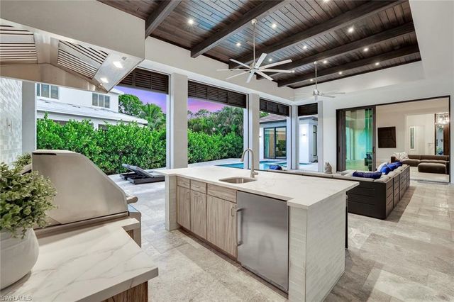 541 Whispering Pine CT, Naples, FL 34103