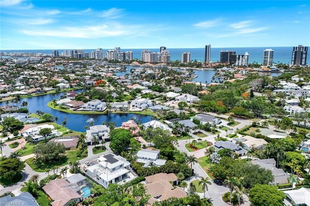 541 Whispering Pine CT, Naples, FL 34103