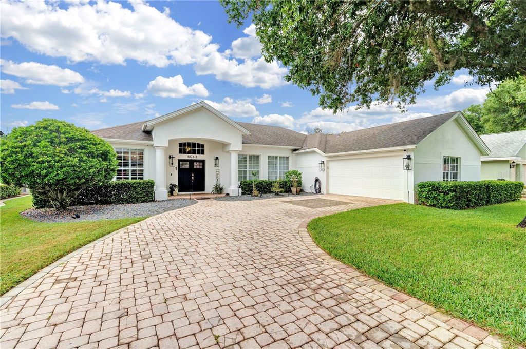 Image 1 of property listing at 8063 LAUREL RIDGE DRIVE, Mount Dora, FL 32757
