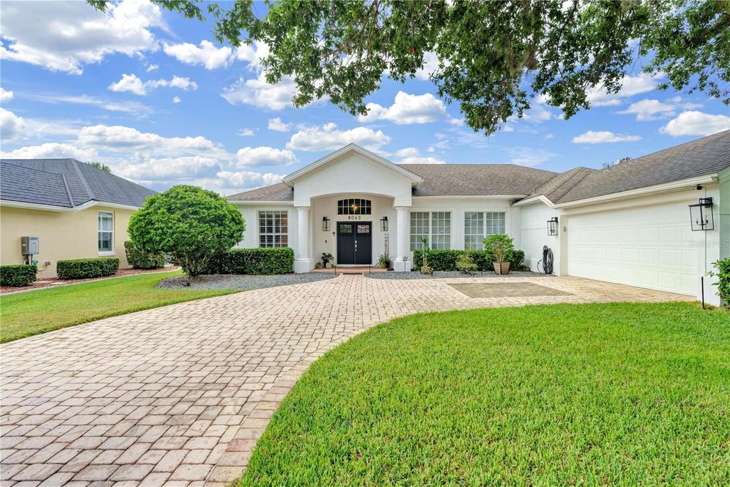 Image 2 of property listing at 8063 LAUREL RIDGE DRIVE, Mount Dora, FL 32757