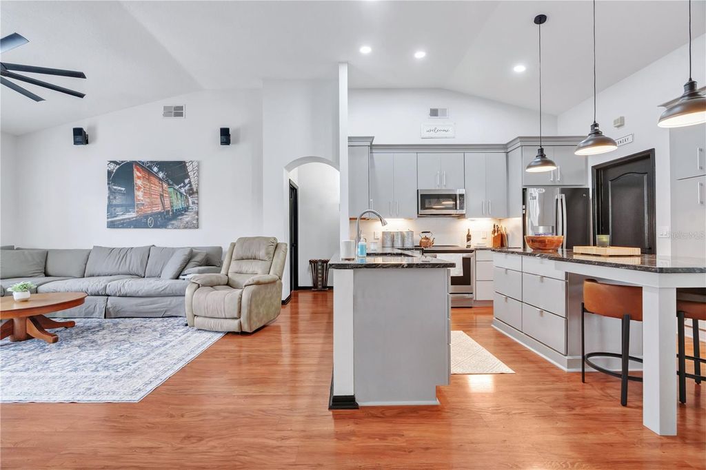 Image 11 of property listing at 8063 LAUREL RIDGE DRIVE, Mount Dora, FL 32757
