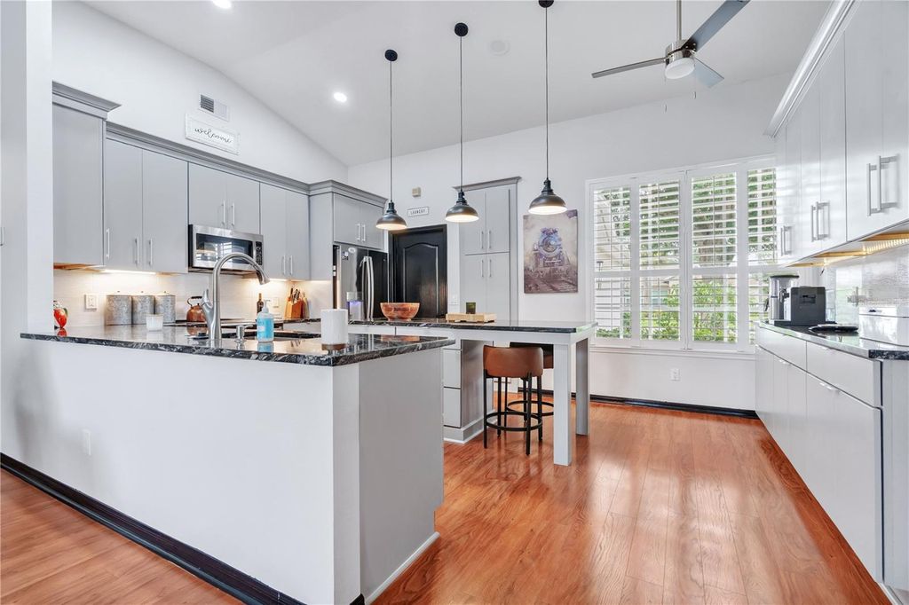 Image 12 of property listing at 8063 LAUREL RIDGE DRIVE, Mount Dora, FL 32757
