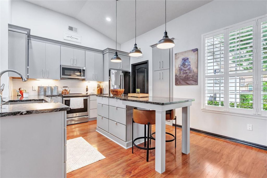 Image 13 of property listing at 8063 LAUREL RIDGE DRIVE, Mount Dora, FL 32757