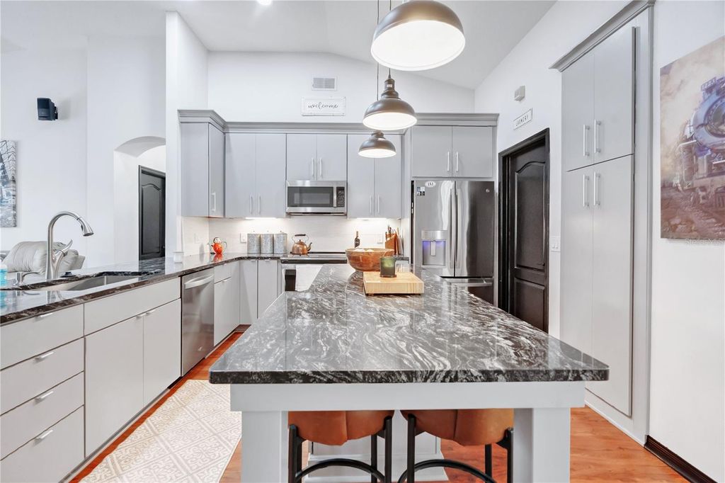 Image 15 of property listing at 8063 LAUREL RIDGE DRIVE, Mount Dora, FL 32757