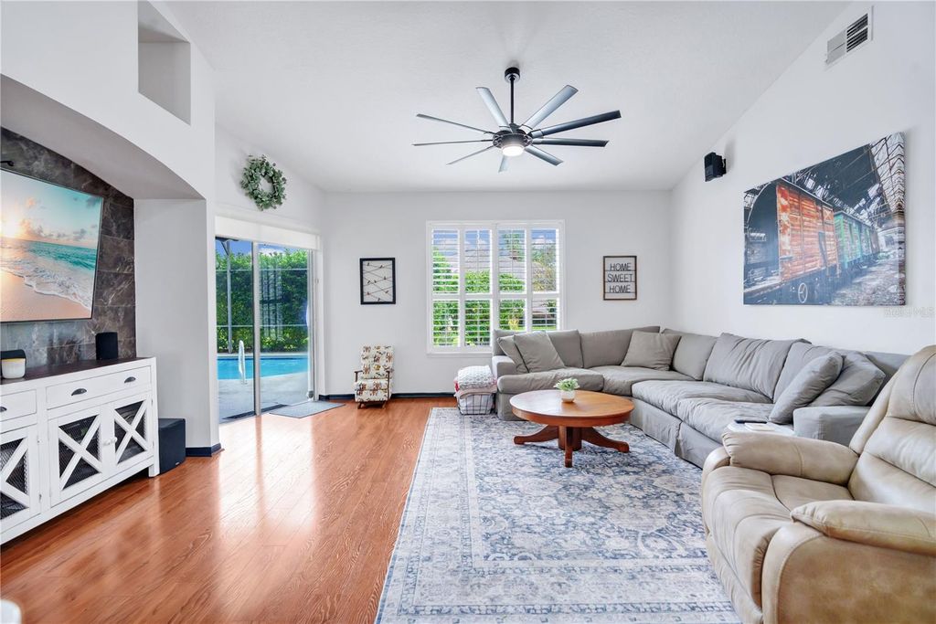 Image 19 of property listing at 8063 LAUREL RIDGE DRIVE, Mount Dora, FL 32757
