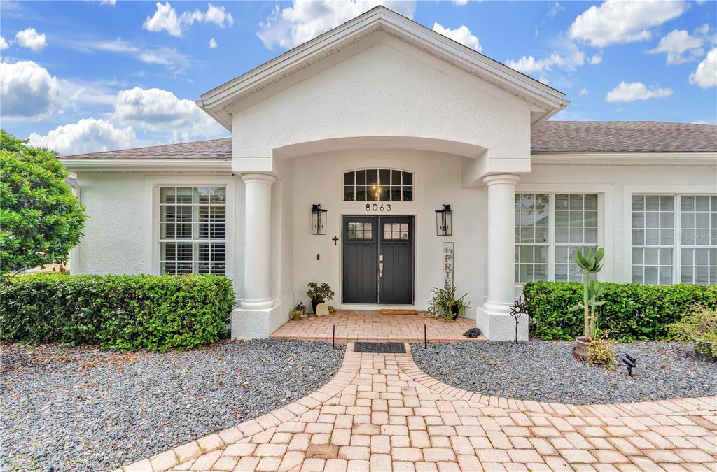 Image 3 of property listing at 8063 LAUREL RIDGE DRIVE, Mount Dora, FL 32757