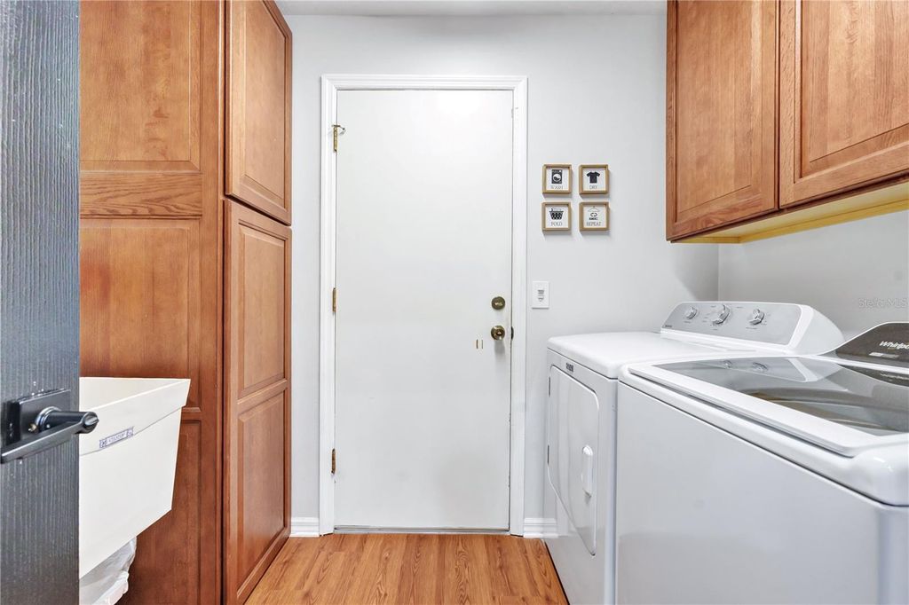 Image 30 of property listing at 8063 LAUREL RIDGE DRIVE, Mount Dora, FL 32757