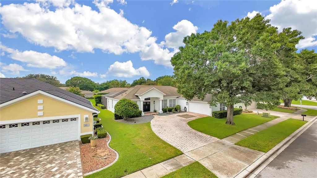 Image 38 of property listing at 8063 LAUREL RIDGE DRIVE, Mount Dora, FL 32757