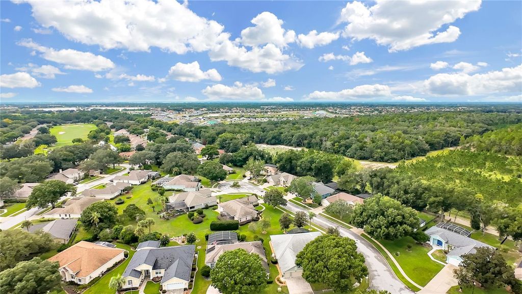 Image 40 of property listing at 8063 LAUREL RIDGE DRIVE, Mount Dora, FL 32757