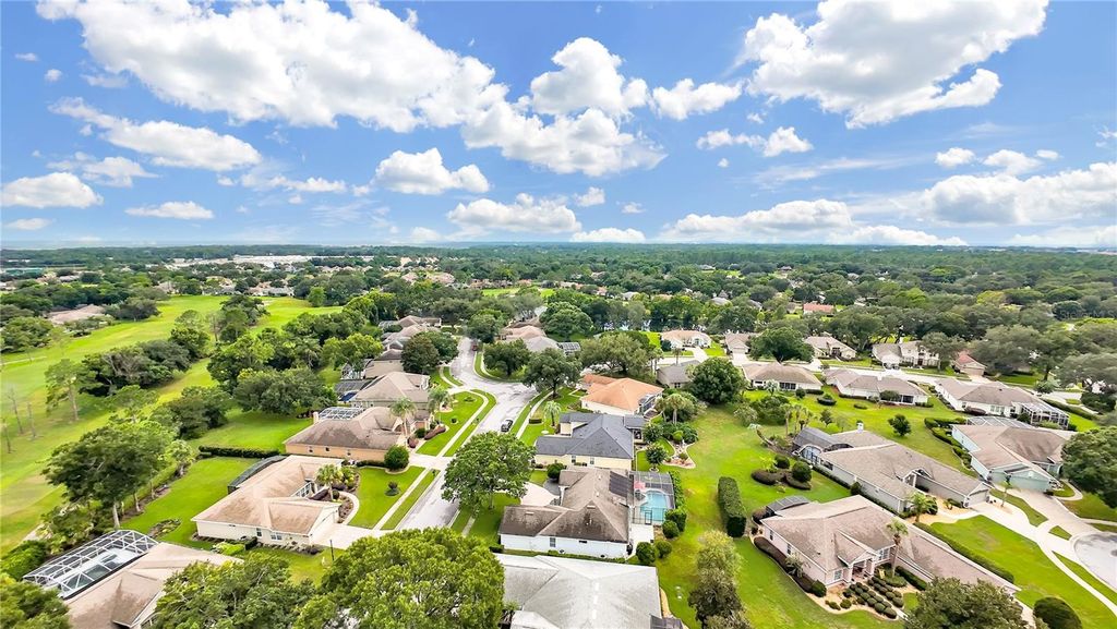 Image 42 of property listing at 8063 LAUREL RIDGE DRIVE, Mount Dora, FL 32757