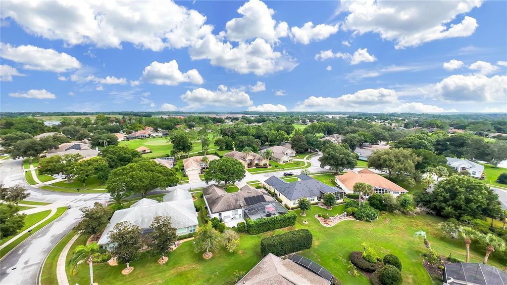 Image 44 of property listing at 8063 LAUREL RIDGE DRIVE, Mount Dora, FL 32757