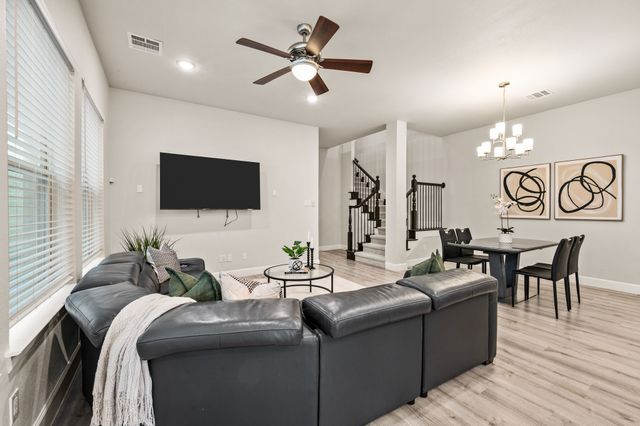 612 Courtyard Lane, Irving, TX 75039