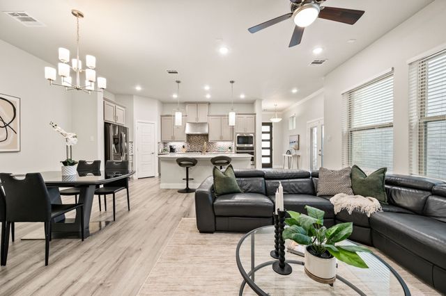612 Courtyard Lane, Irving, TX 75039