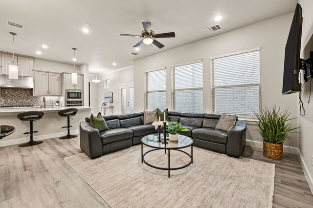 612 Courtyard Lane, Irving, TX 75039