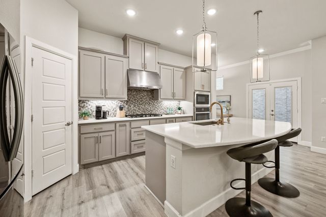 612 Courtyard Lane, Irving, TX 75039