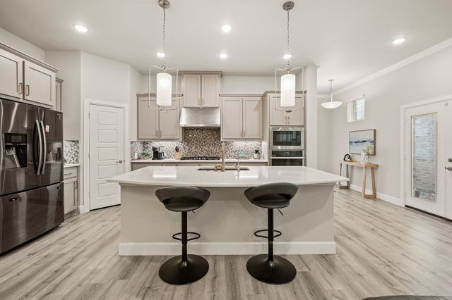 612 Courtyard Lane, Irving, TX 75039
