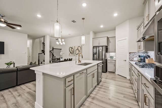 612 Courtyard Lane, Irving, TX 75039