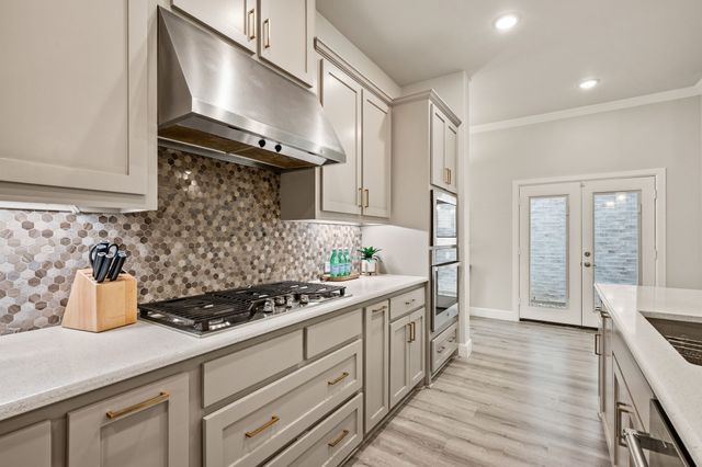 612 Courtyard Lane, Irving, TX 75039