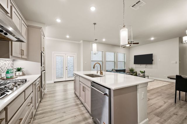 612 Courtyard Lane, Irving, TX 75039