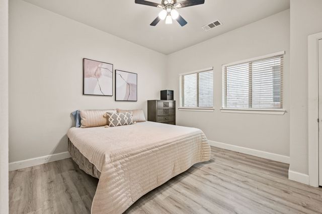 612 Courtyard Lane, Irving, TX 75039