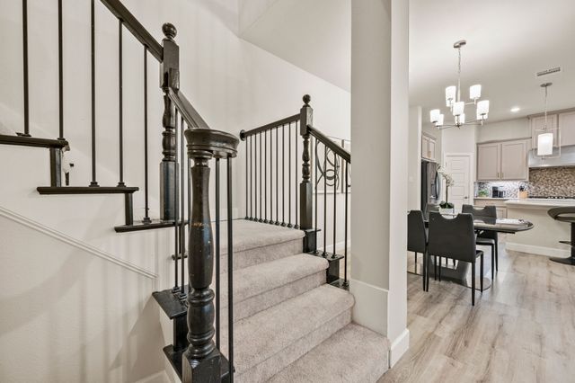 612 Courtyard Lane, Irving, TX 75039