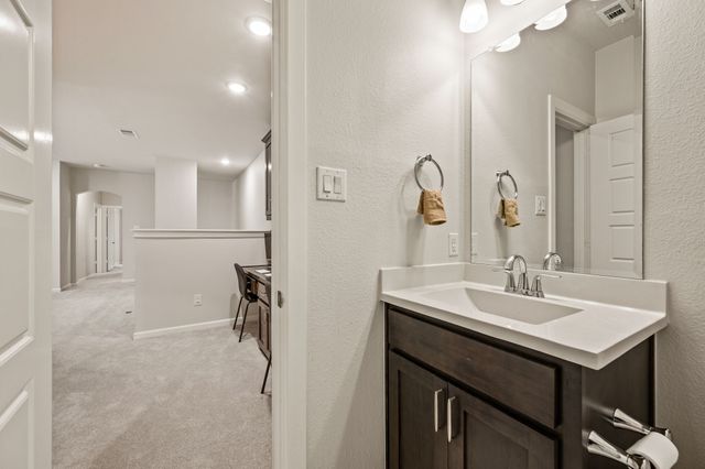 612 Courtyard Lane, Irving, TX 75039