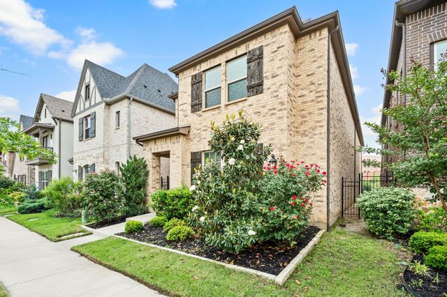 612 Courtyard Lane, Irving, TX 75039