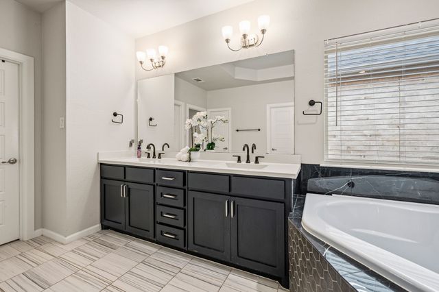 612 Courtyard Lane, Irving, TX 75039