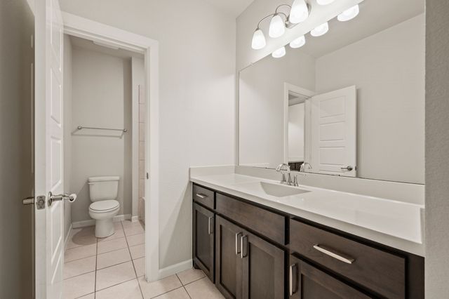 612 Courtyard Lane, Irving, TX 75039