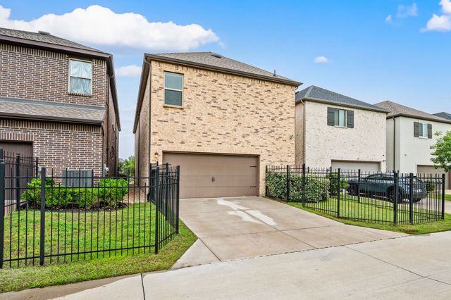 612 Courtyard Lane, Irving, TX 75039
