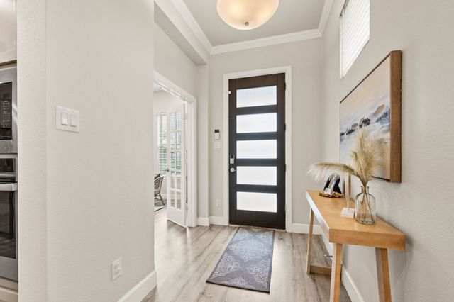 612 Courtyard Lane, Irving, TX 75039