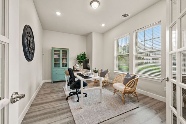 612 Courtyard Lane, Irving, TX 75039