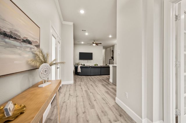 612 Courtyard Lane, Irving, TX 75039