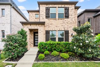 612 Courtyard Lane, Irving, TX 75039