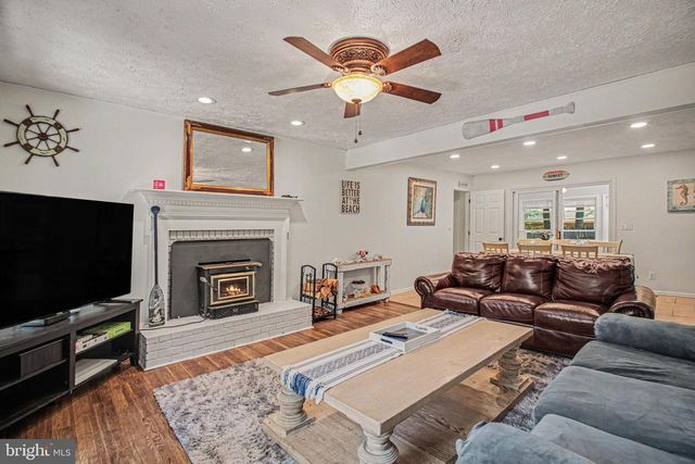 1207 RICHMOND DR, Stafford, VA 22554