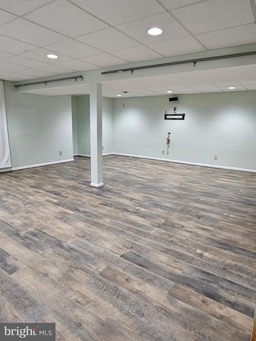 18717 FLOWER HILL WAY, Gaithersburg, MD 20879