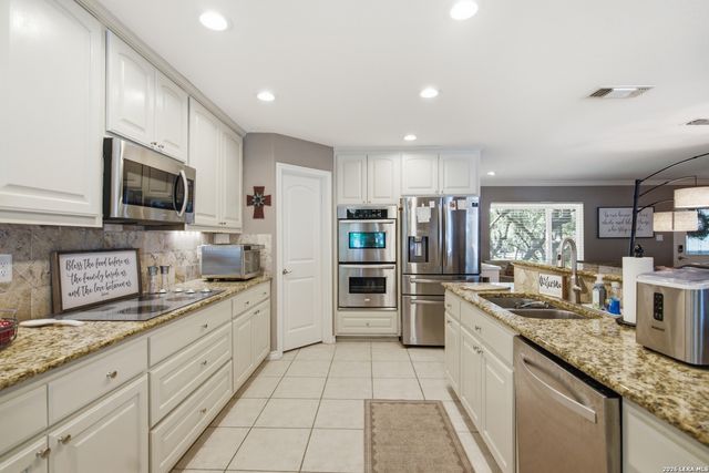 1112 FAWN DR, Schertz, TX 78154