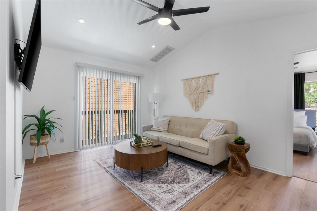 6903 Deatonhill DR 23, Austin, TX 78745