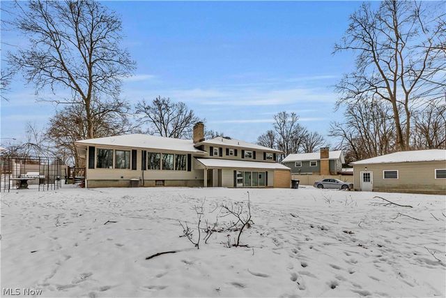 6624 Ronjoy Place, Youngstown, OH 44512