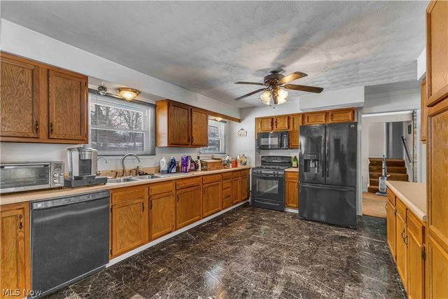 6624 Ronjoy Place, Youngstown, OH 44512