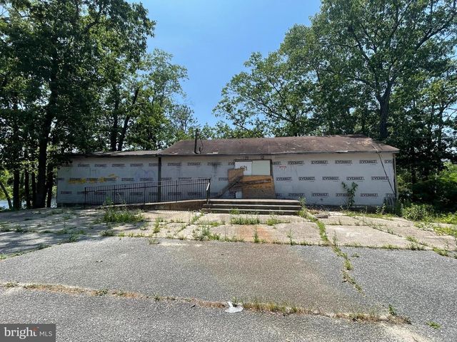 402 VIRGINIA DR, Browns Mills, NJ 08015