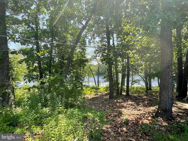 402 VIRGINIA DR, Browns Mills, NJ 08015