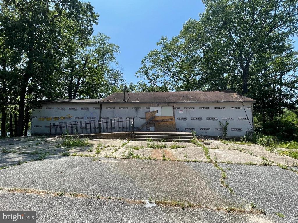 402 VIRGINIA DR, Browns Mills, NJ 08015
