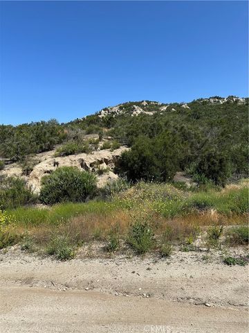 66 Rocky Knoll Road, Hemet, CA 92544