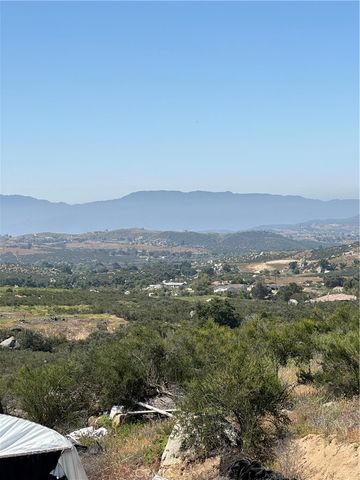 66 Rocky Knoll Road, Hemet, CA 92544